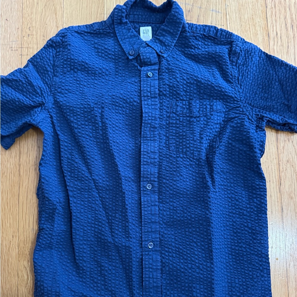 GAP Boys Seersucker S/S Button Down Shirt